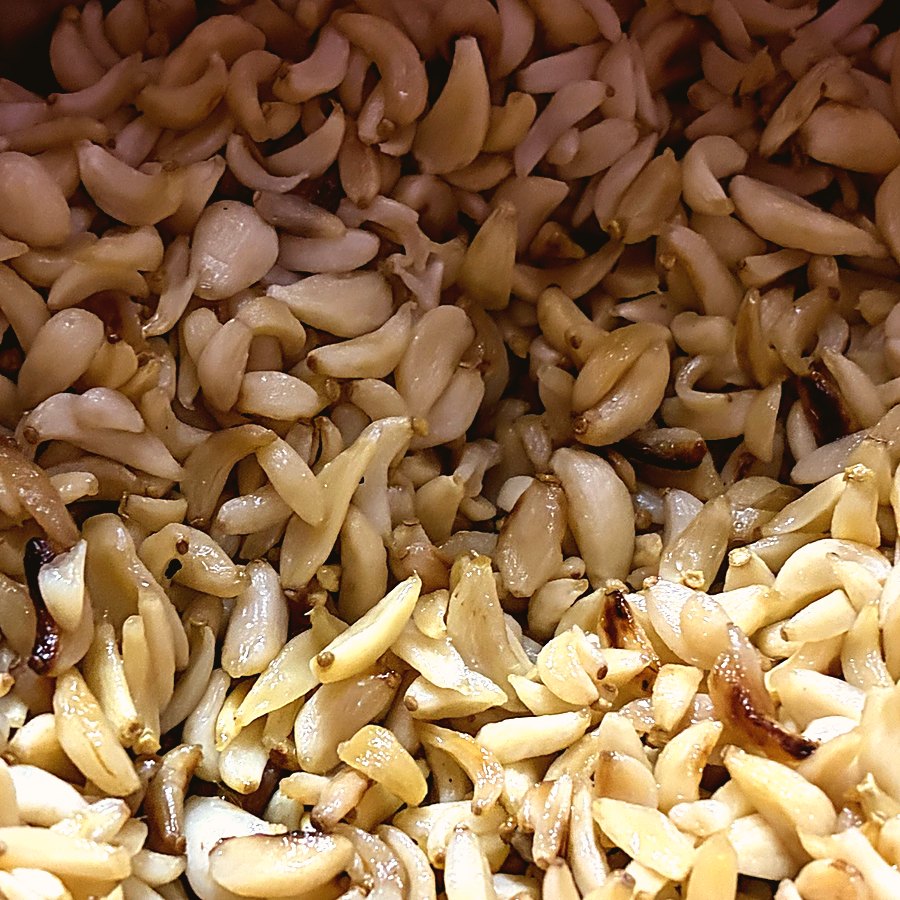 Peeled garlic cloves